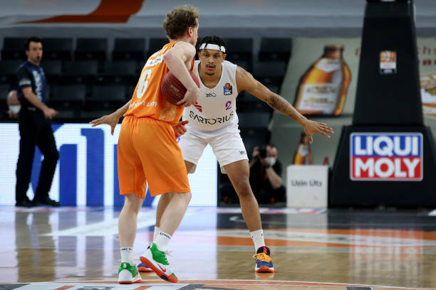 他在场上的 他在场上的